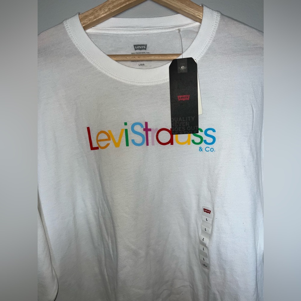 Levi’s Rainbow Logo Long Sleeve Tee White Drop Shoulder Crop Top Large NWT - Picture 4 of 14
